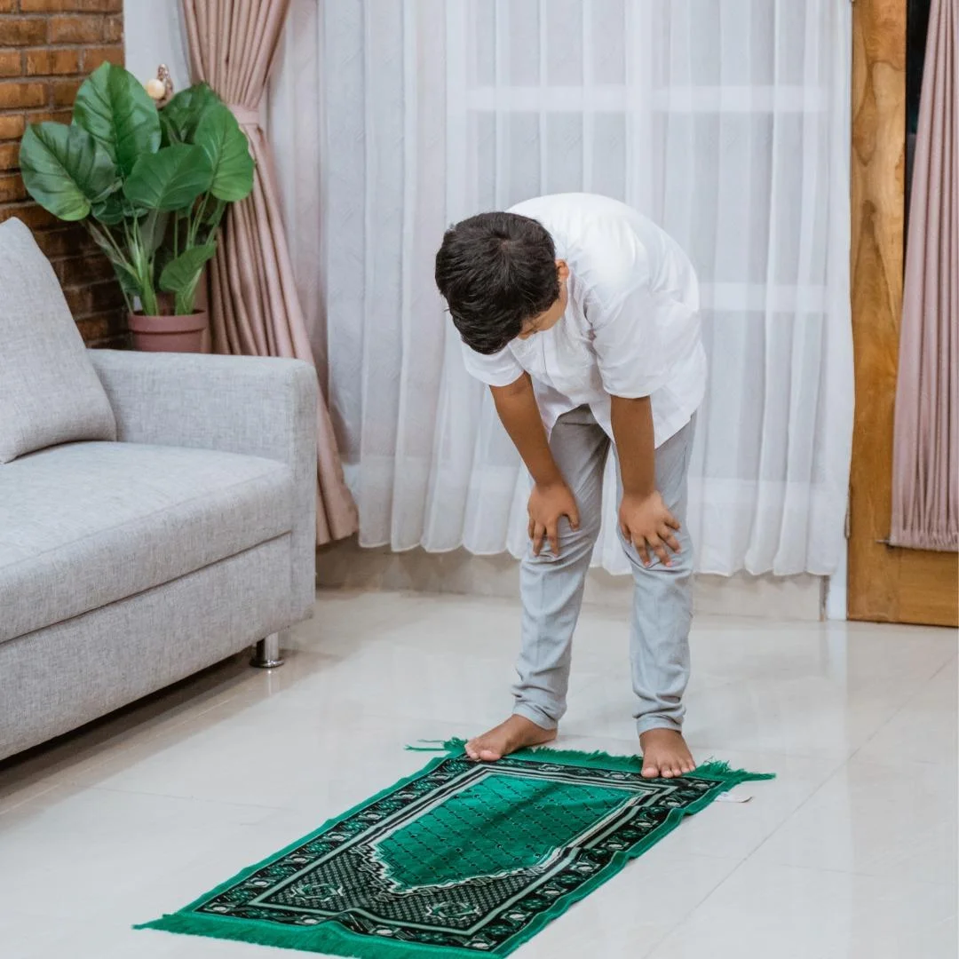 Latih Anak Bersolat