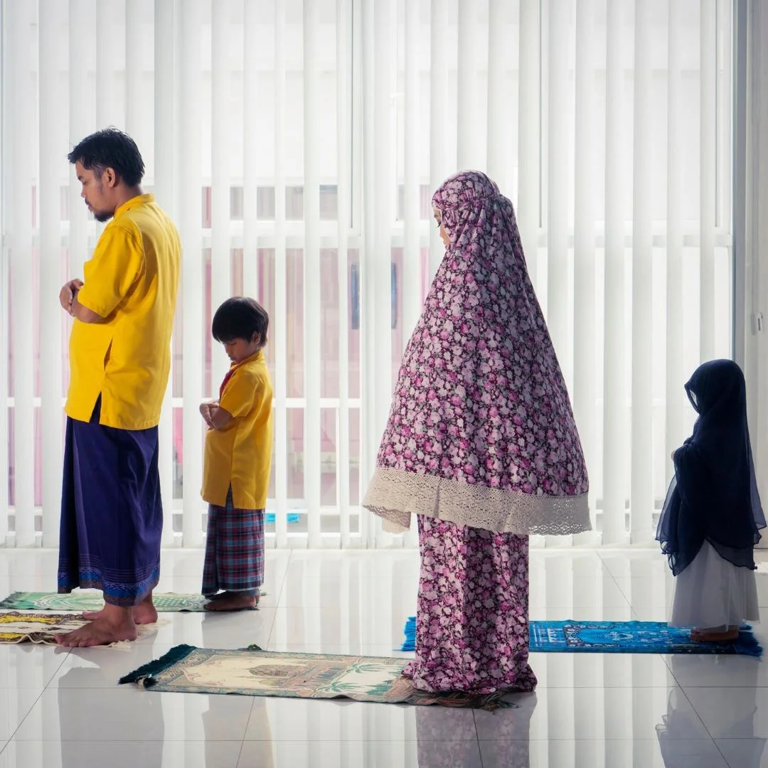 Latih Anak Bersolat