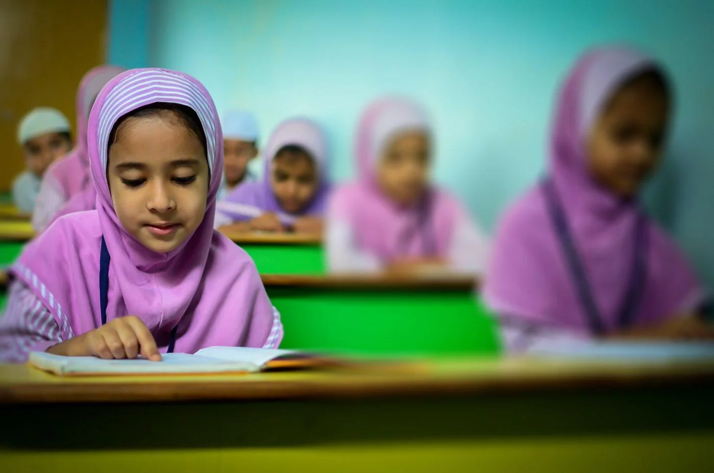 anak perempuan berkeyakinan tinggi